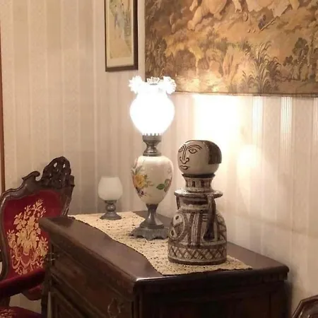 Clara *